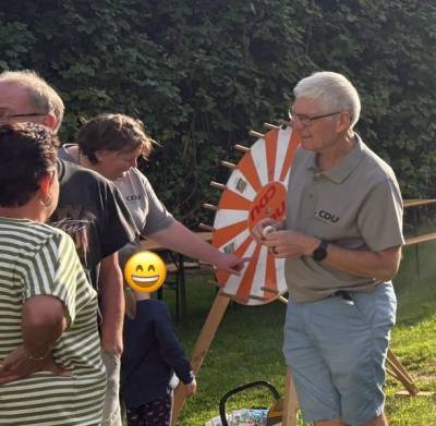 Bürger im Gespräch mit Dirk Blank, ein Kind am Glücksrad mit Diana Heinrich